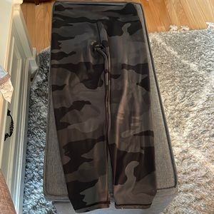 Aerie camo leggings XL
